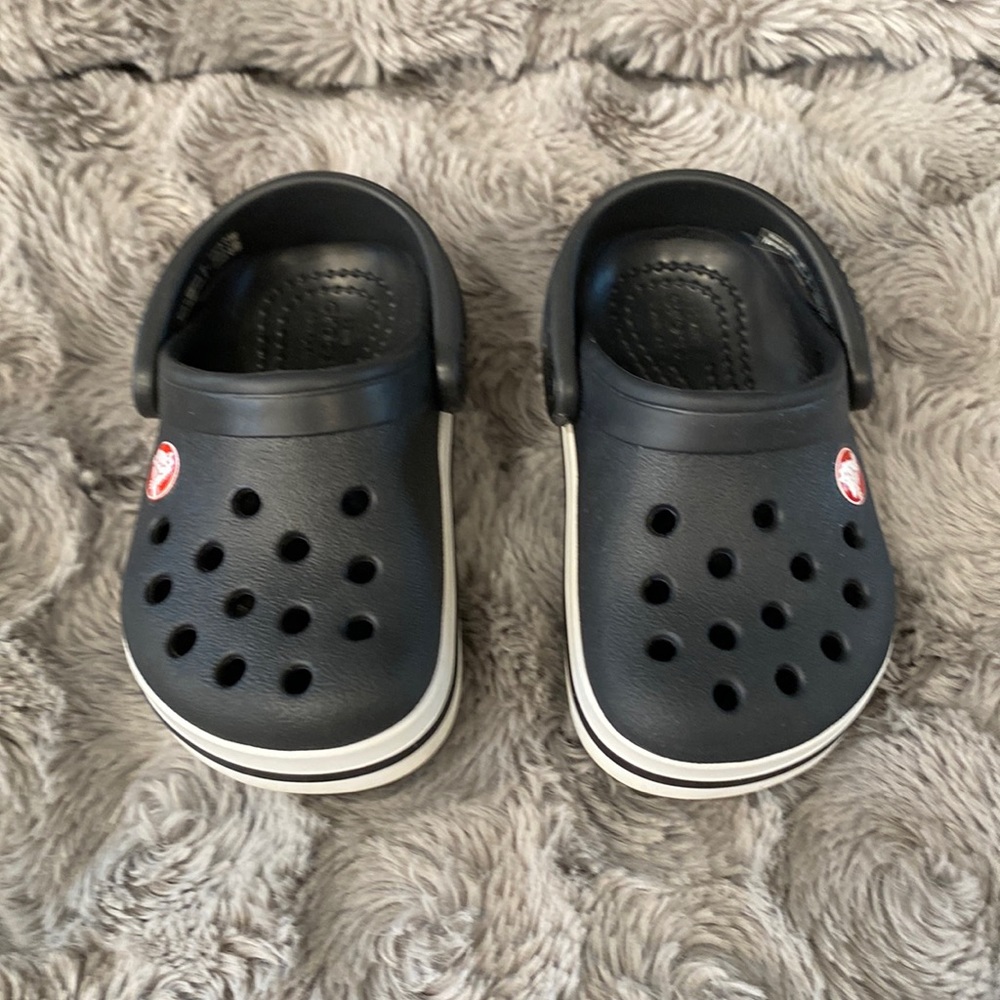 Crocs black